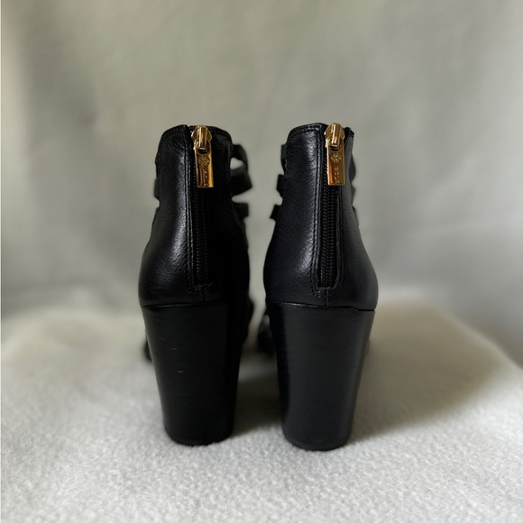 Isola size 11 Black Caged Leather Sandals with heel enclosure zippers. - Picture 12 of 15